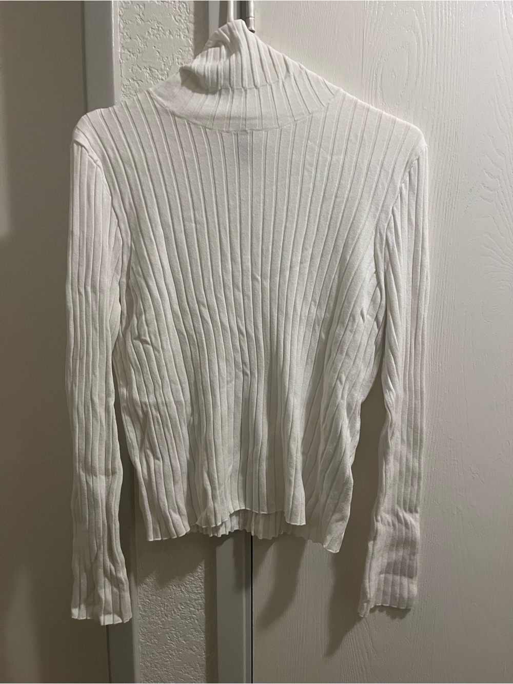 H&M Cream Ribbed Turtleneck Sweater - Picture 3 of 3